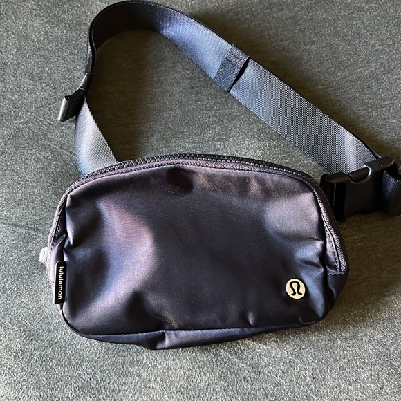 Lululemon Everywhere Belt Bag Black 1L  (Moving Sale) - Picture 8 of 8